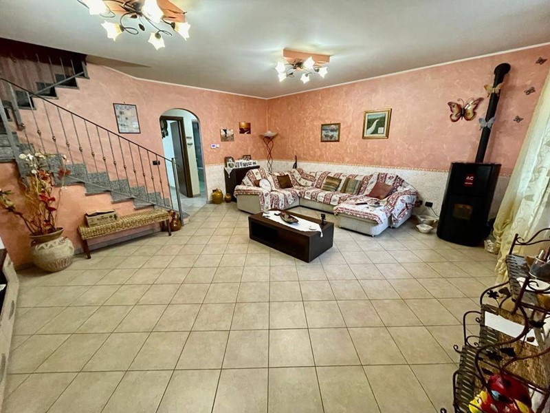 Villetta a schiera in Vendita a Alessandria, 210'000€, 220 m²