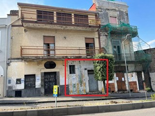 Immobile commerciale in Vendita a Ottaviano, 110'000€, 100 m²