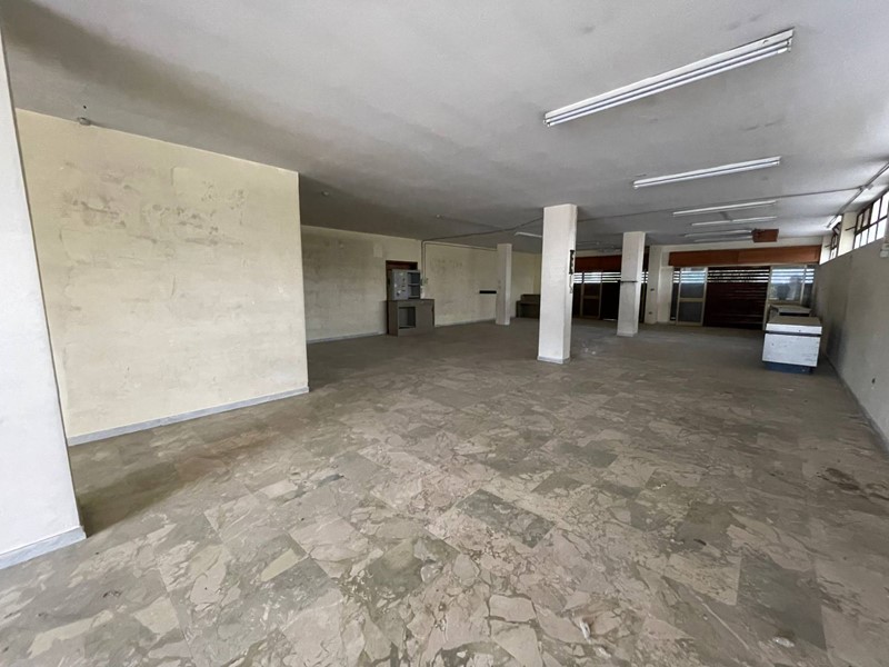 Immobile commerciale in Vendita a Ottaviano, 200'000€, 200 m²
