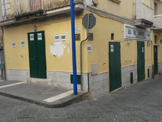 Immobile commerciale in Affitto a Ottaviano, 1'000€, 110 m²