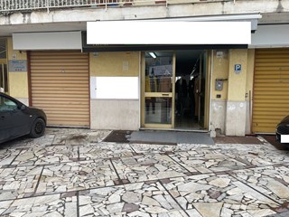 Immobile commerciale in Vendita a San Giuseppe Vesuviano, 85'000€, 160 m²