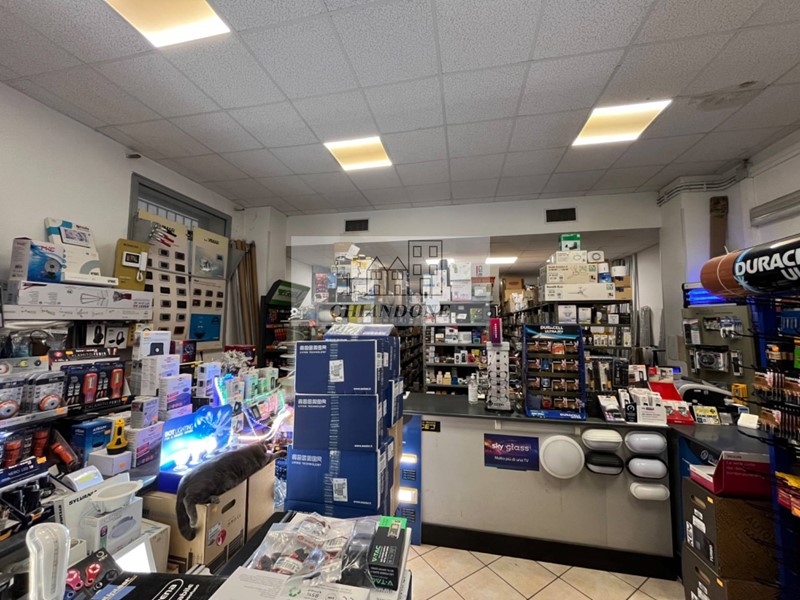 Negozio in Vendita a Morlupo, 96'000&euro;, 68 m²