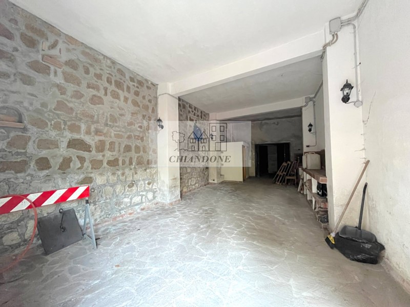 Magazzino in Affitto a Morlupo, 200€, 72 m²