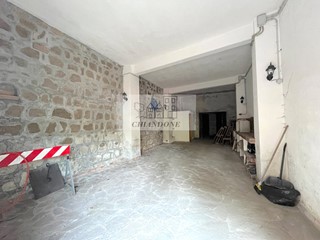 Magazzino in Affitto a Morlupo, 200€, 72 m²