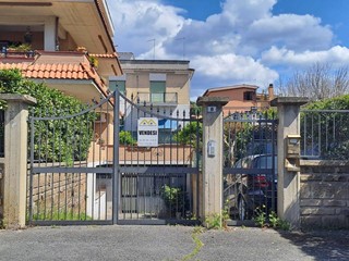 Immobile commerciale in Vendita a Albano Laziale, 54'000€, 103 m²
