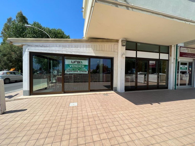 Immobile commerciale in Vendita a Porto San Giorgio, 500'000€, 354 m²