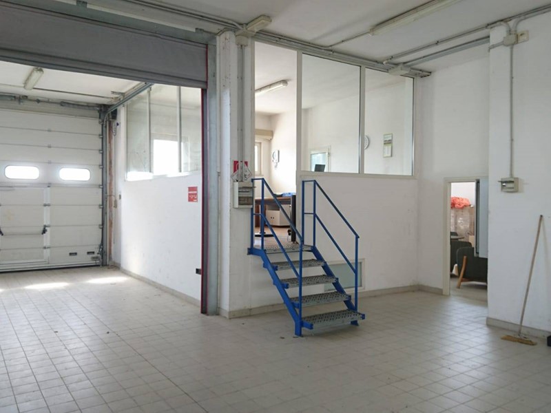 Immobile commerciale in Vendita a Lapedona, 495'000€, 1000 m²