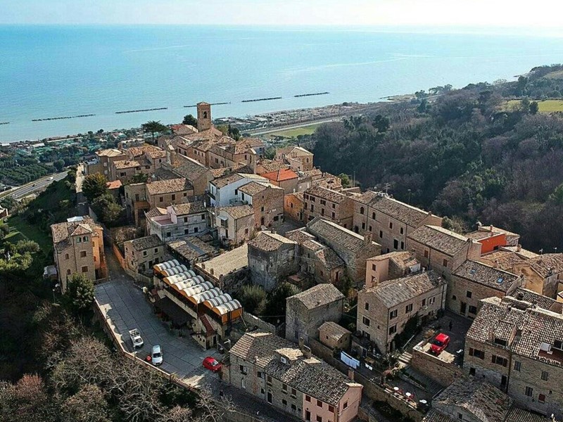 Casa Indipendente in Vendita a Fermo, 680'000€, 500 m²