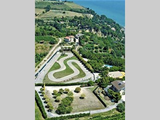 Attività commerciale in Vendita a Pedaso, 500 m²