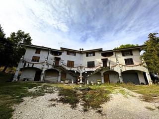Casa Indipendente in Vendita a Fermo, 450'000€, 720 m², con Box
