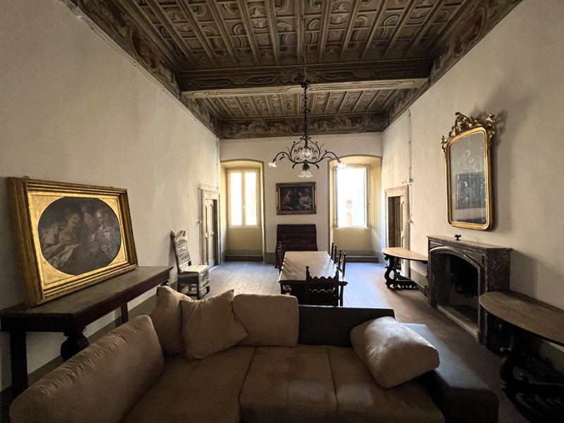 Appartamento in Vendita a Spoleto, 360 m²