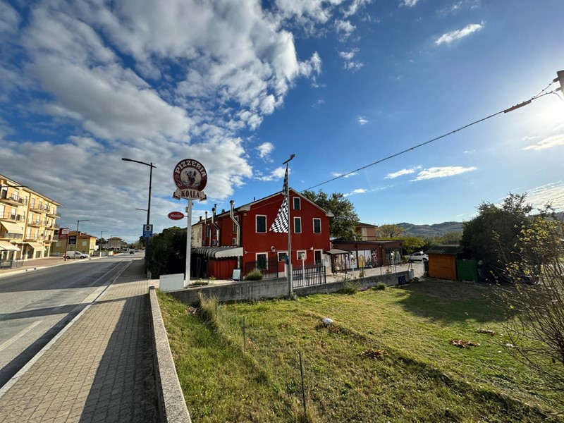 Casa Indipendente in Vendita a Rapagnano, 355'000€, 400 m²