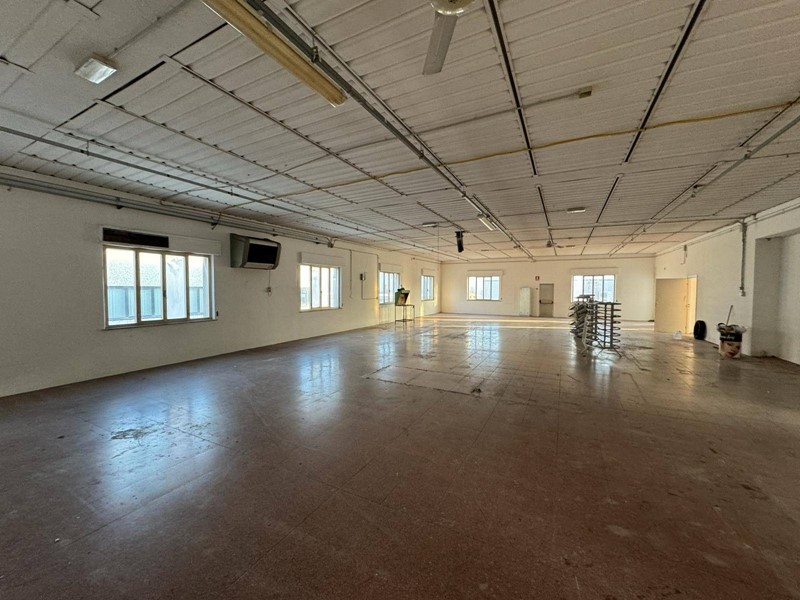 Capannone in Vendita a Porto Sant'Elpidio, 190'000€, 400 m²