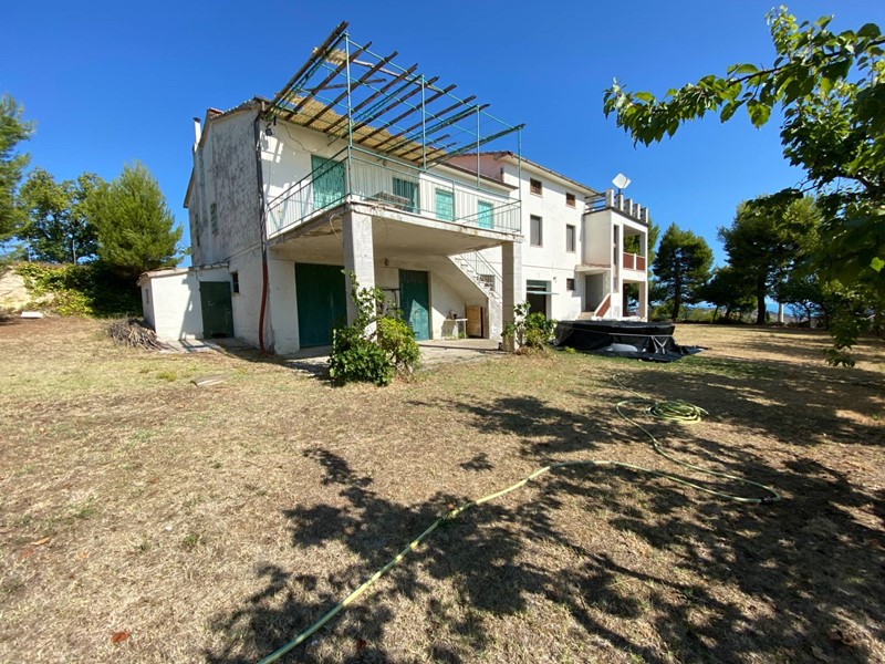 Casa Indipendente in Vendita a Lapedona, 320'000€, 430 m²