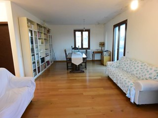 Casa Indipendente in Vendita a Lapedona, 320'000€, 430 m²