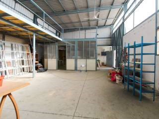 Capannone in Vendita a Fermo, 200'000€, 400 m²