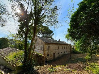 Rustico in Vendita a Sant'Elpidio a Mare, 120'000€, 400 m²