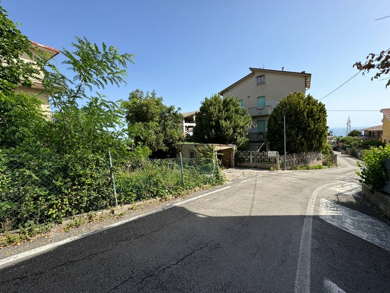Casa Indipendente in Vendita a Fermo, 350 m²