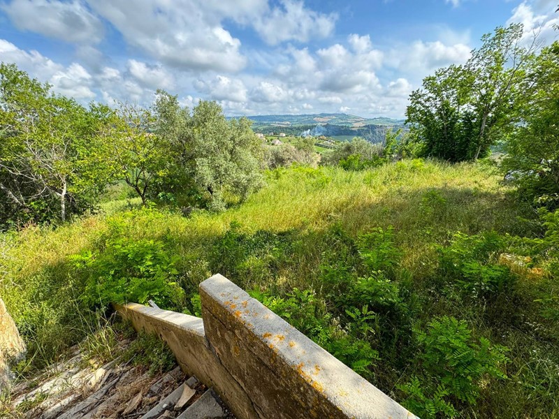 Rustico in Vendita a Fermo, 127'000€, 200 m²