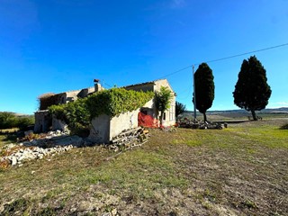 Rustico in Vendita a Fermo, 180'000€, 460 m²