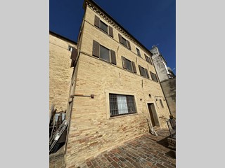 Villa in Vendita a Montegranaro, 495'000€, 352 m²