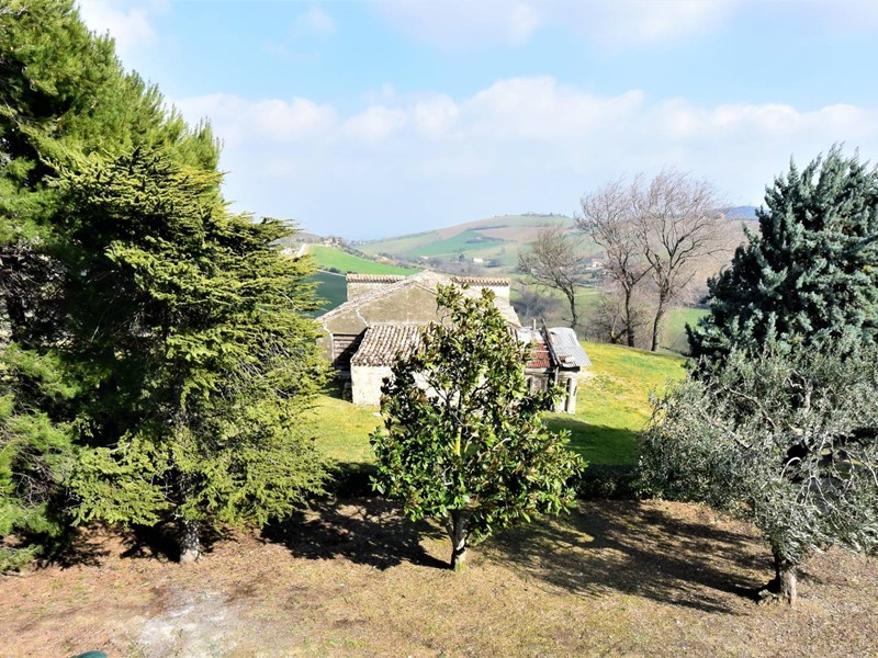 Rustico in Vendita a Fermo, 150'000€, 200 m²