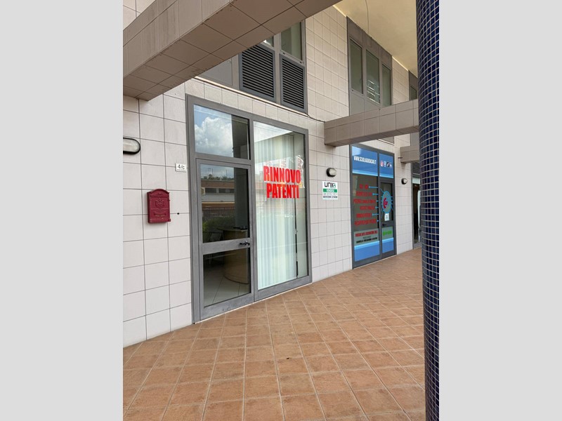 Immobile commerciale in Vendita a Porto San Giorgio, 90'000€, 58 m²
