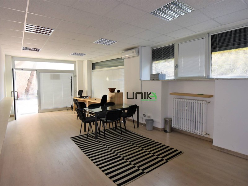 Immobile commerciale in Vendita a Porto San Giorgio, 122'000€, 41 m²