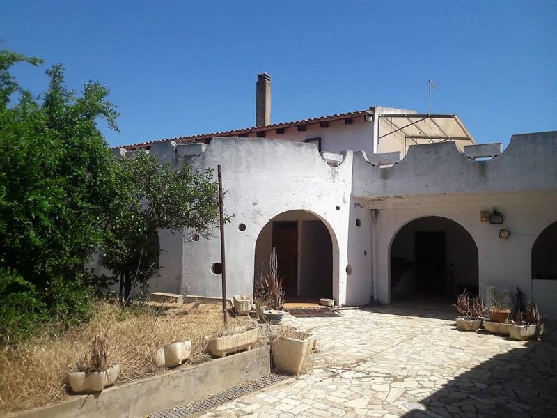 Villa in Vendita a San Sperate, 275'000€, 280 m²