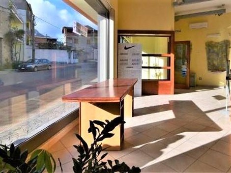 Immobile commerciale in Vendita a Villacidro, 115'000€, 78 m²