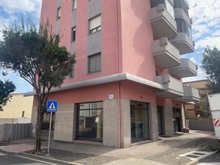 Immobile commerciale in Vendita a Oristano, 185'000€, 120 m²
