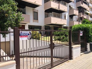 Attività commerciale in Vendita a Cagliari, 89'000&euro;, 150 m²