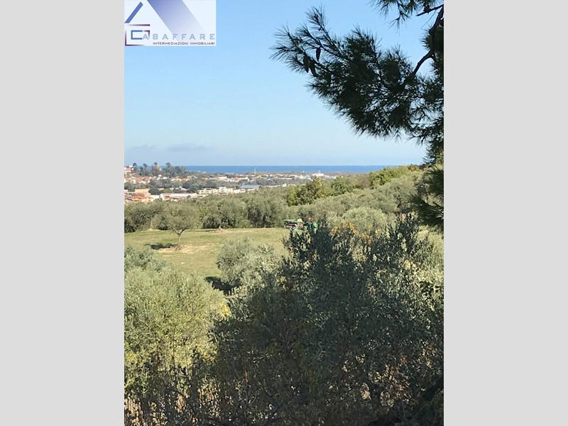 Terreno edificabile in Vendita a Montesilvano, 85'000€, 3004 m²