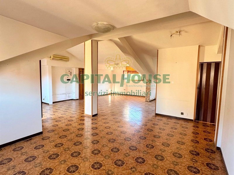 Trilocale in Vendita a Caserta, 150'000€, 110 m²