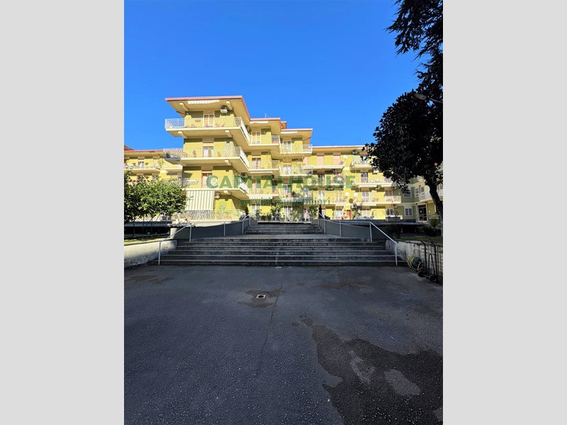 Appartamento in Vendita a Caserta, 185'000€, 150 m²