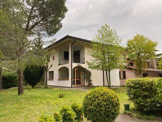 Villa in Vendita a Cairo Montenotte, 530'000€, 350 m²