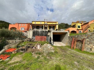 Casa Indipendente in Vendita a Quiliano, 420'000€, 160 m²