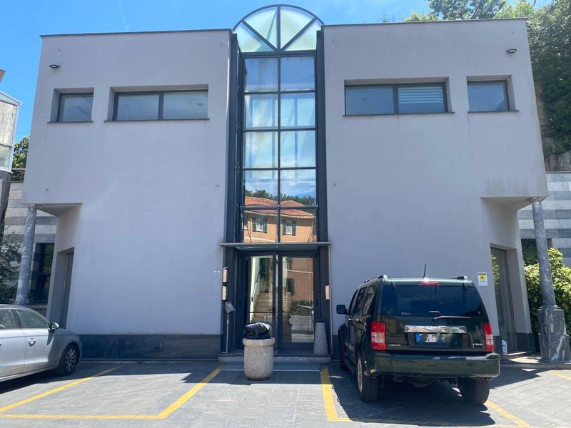 Ufficio in Affitto a Savona, 850€, 120 m²