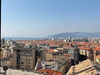 Appartamento in Vendita a Savona, 300'000€, 160 m²