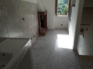 Casa Indipendente in Vendita a Serramonacesca, 58'000€, 120 m²