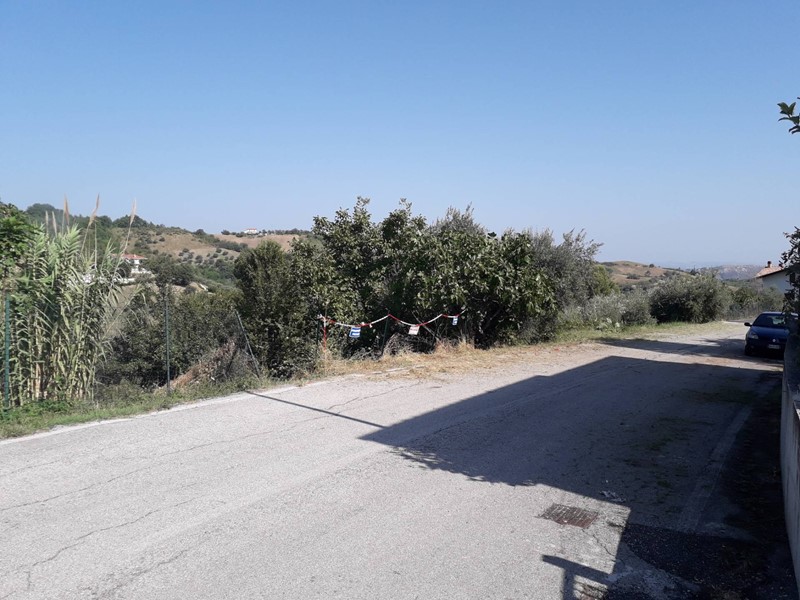 Terreno agricolo in Vendita a Serramonacesca, 28'000€, 1620 m²