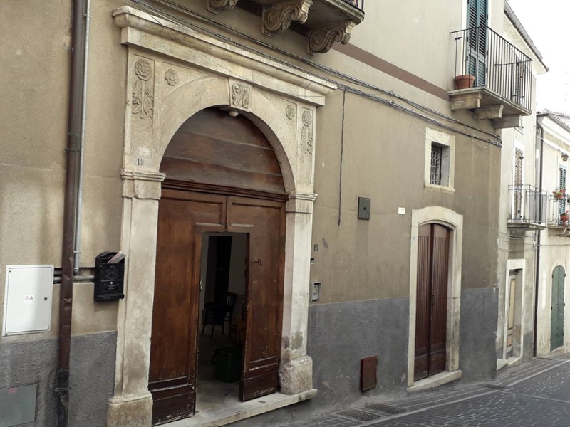 Casa Indipendente in Vendita a Manoppello, 115'000€, 250 m²
