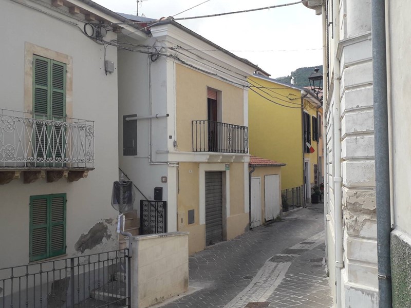 Casa Indipendente in Vendita a Serramonacesca, 58'000€, 70 m²