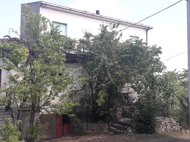 Casa Indipendente in Vendita a Roccamontepiano, 35'000&euro;, 400 m²