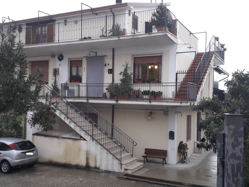 Quadrilocale in Vendita a Scafa, 57'000&euro;, 94 m²