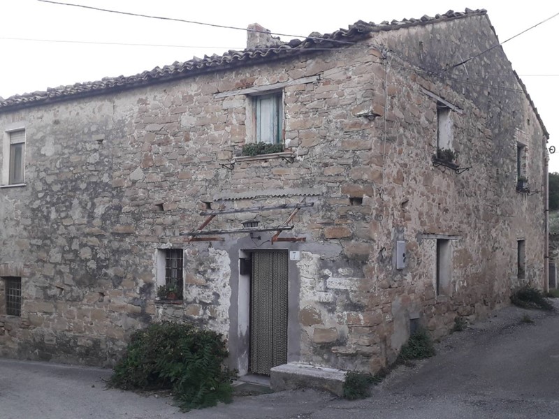 Casa Indipendente in Vendita a Alanno, 45'000€, 180 m²