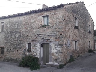 Casa Indipendente in Vendita a Alanno, 45'000€, 180 m²