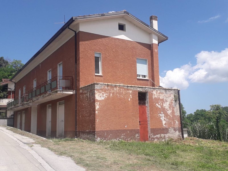 Casa Indipendente in Vendita a Roccamontepiano, 50'000&euro;, 300 m²