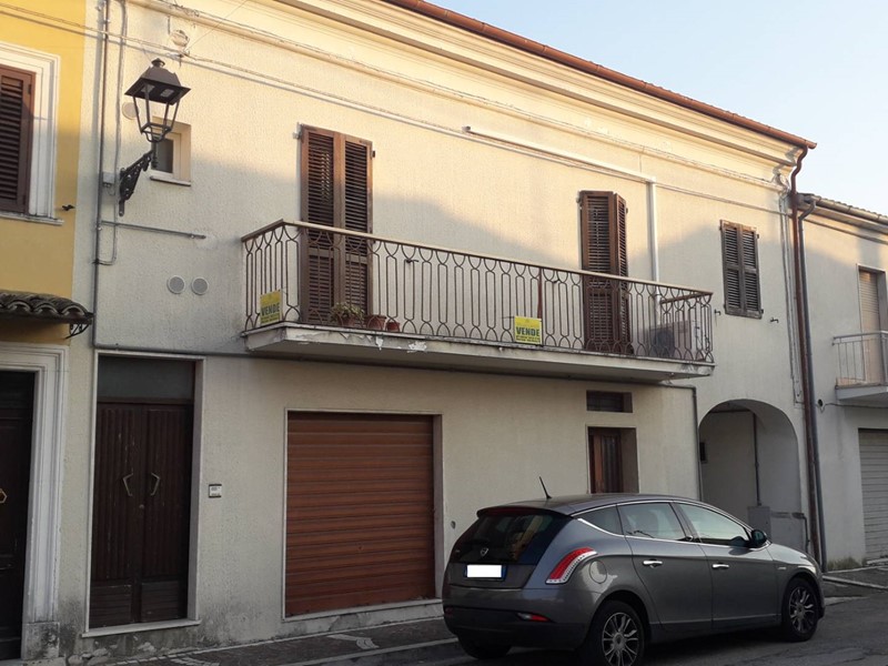 Casa Indipendente in Vendita a Turrivalignani, 59'000€, 250 m²