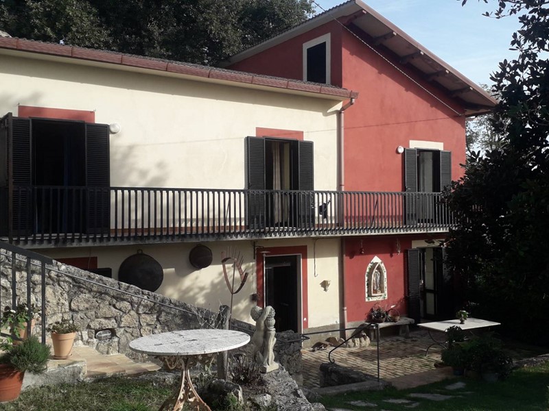 Casa Indipendente in Vendita a Roccamontepiano, 160'000&euro;, 210 m²